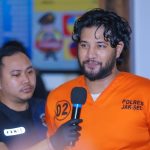 Aktor Ammar Zoni Ditangkap untuk Ketiga Kalinya Terkait Narkoba dan Perceraian viral-detik-detik-ammar-zoni-diciduk-polisi-netizen-ketagihan-makan-gratis-di-penjara-ya-igDY69NDFx